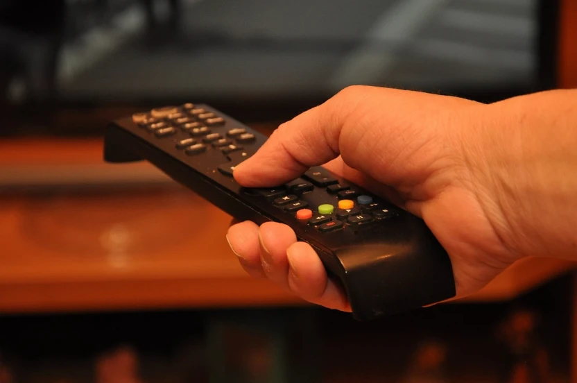 Television kaukosäädin.